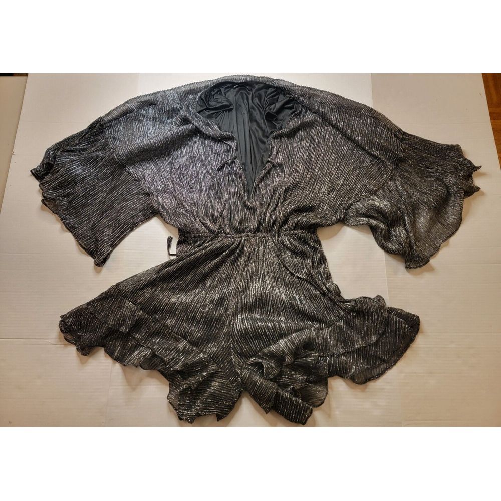 Akaiv Metallic Silver And Black Size Large‎ Romper Shorts